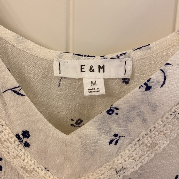 Spring floral and lace tank - Picture 3 of 4